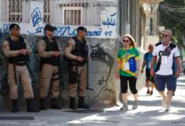 Um forte contingente de segurança foi direcionado para o Maracanã nesta sexta-feira