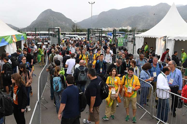 Público enfrenta fila para entrar no Parque Olímpico