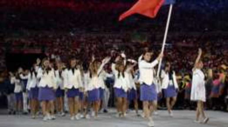 A campe&atilde; ol&iacute;mpica carregou a bandeira romena na Cerim&ocirc;nia de Abertura da Rio 2016