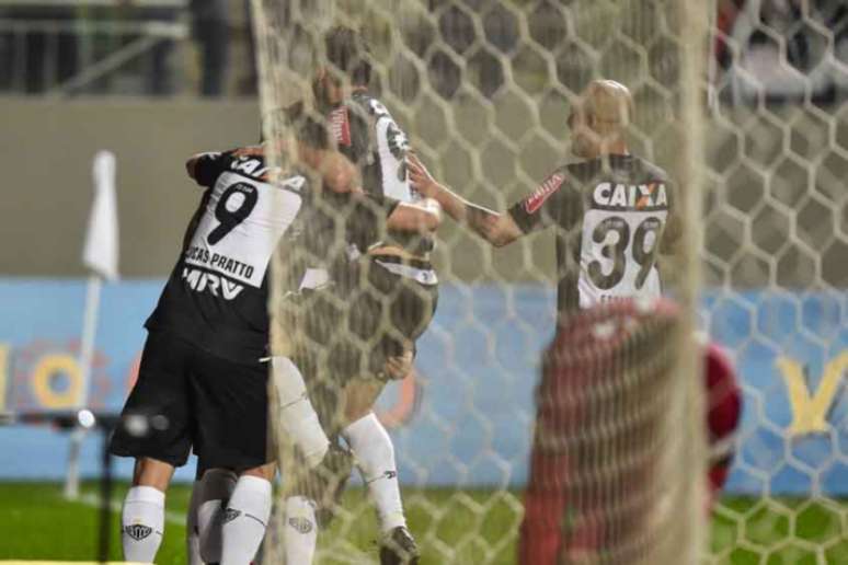 Galo venceu, entrou no G-4 e se aproximou do líder Palmeiras (Foto:Yuri Edmundo/Eleven)