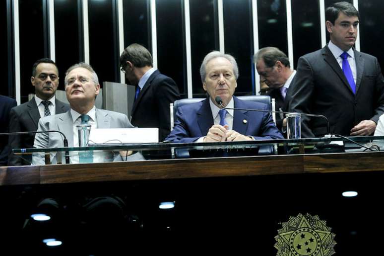Presidente do Supremo Tribunal Federal, ministro Ricardo Lewandowski, comanda a sessão no Senado
