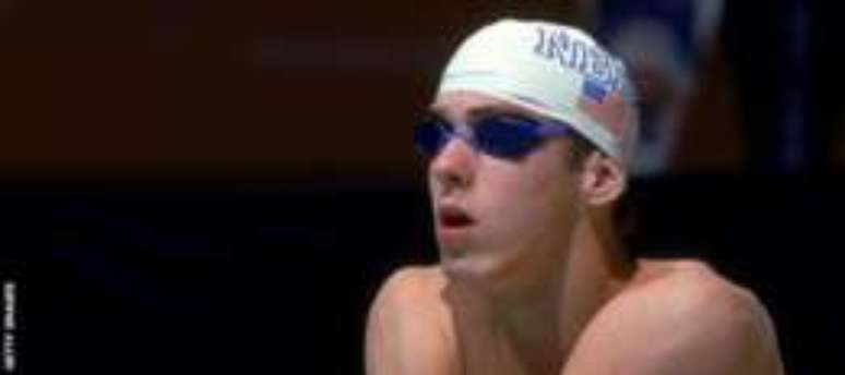 Com apenas 15 anos, Phelps ficou em 5º nos 200m borboleta em Sydney