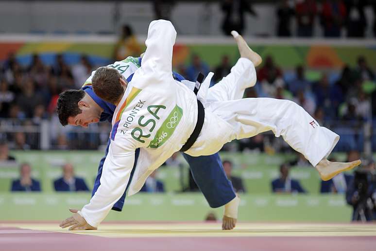 Tiago Camilo vence Zack Piontek (África do Sul) na modalidade até 90kg