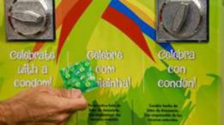Distribui&ccedil;&atilde;o de preservativos quer evitar DSTs e transmiss&atilde;o do v&iacute;rus da Zika