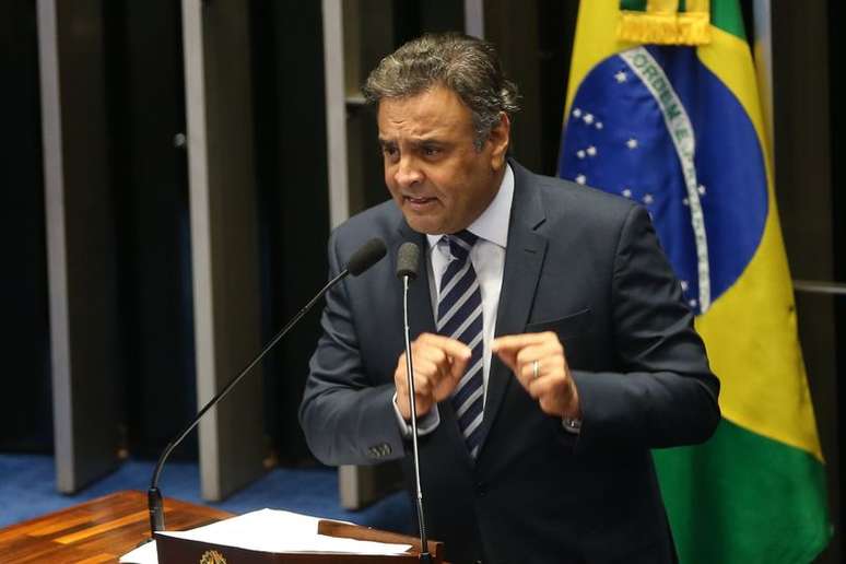 Senador Aécio Neves durante sessão do impeachment no Senado