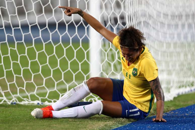 Cristiane sofreu uma lesão logo na estreia do Brasil na disputa do futebol feminino