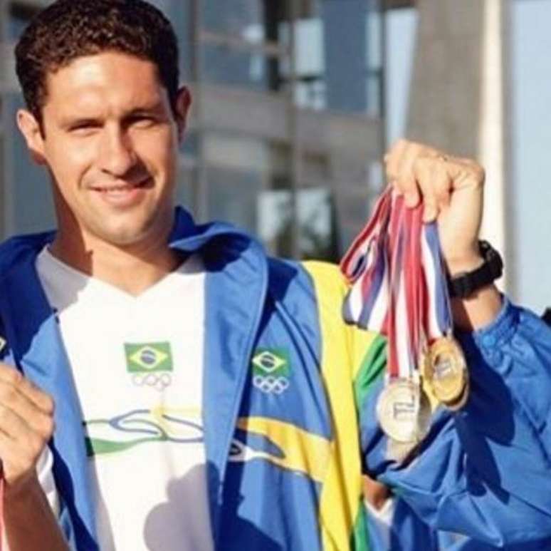 Quatro medalhas olímpicas e 19 pan-americanas não foram o suficiente para o nadador Gustavo Borges, um dos maiores ícones da natação brasileira