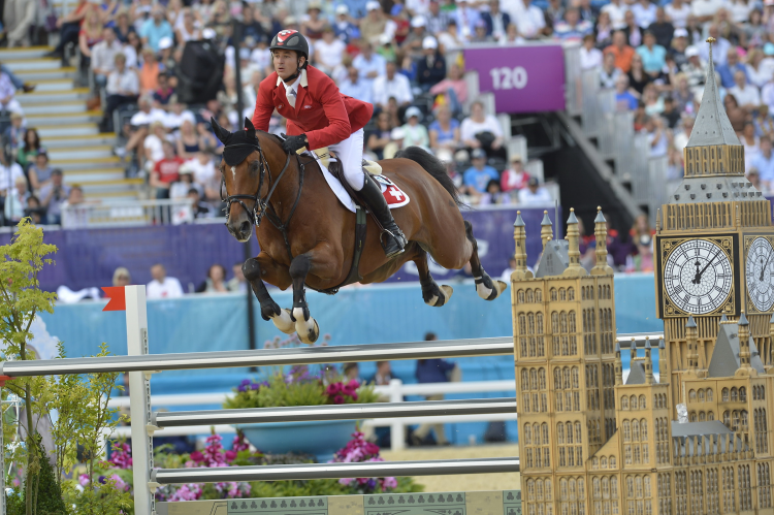 O suíço Steve Guerdat ganha a medalha de ouro individual para a Suíça nos Jogos Olímpicos de Londres em 2012