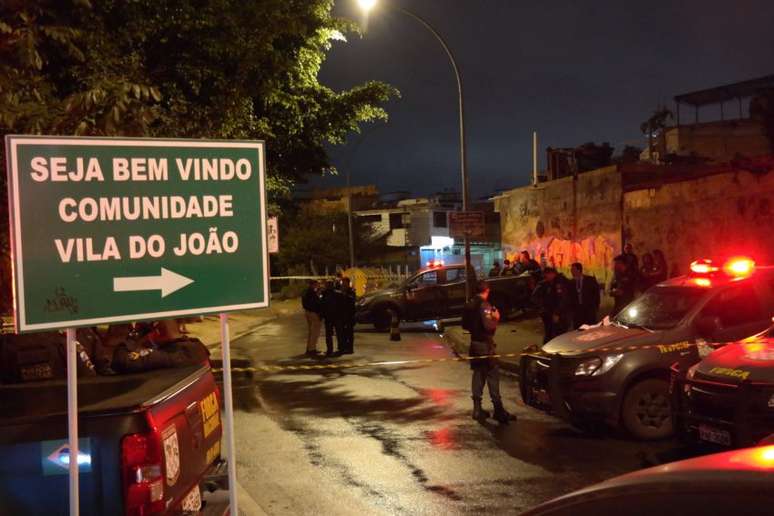 A região é onde uma viatura da Força Nacional de Segurança foi recebida a tiros de fuzil, na tarde de ontem (10), por traficantes da comunidade Boca do Papai, na Vila do João