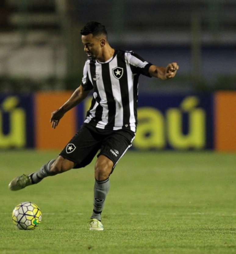 Com Ricardo Gomes, Rodrigo Lindoso é titular quase sempre da equipe (Foto:Vitor Silva/SSPress/Botafogo)