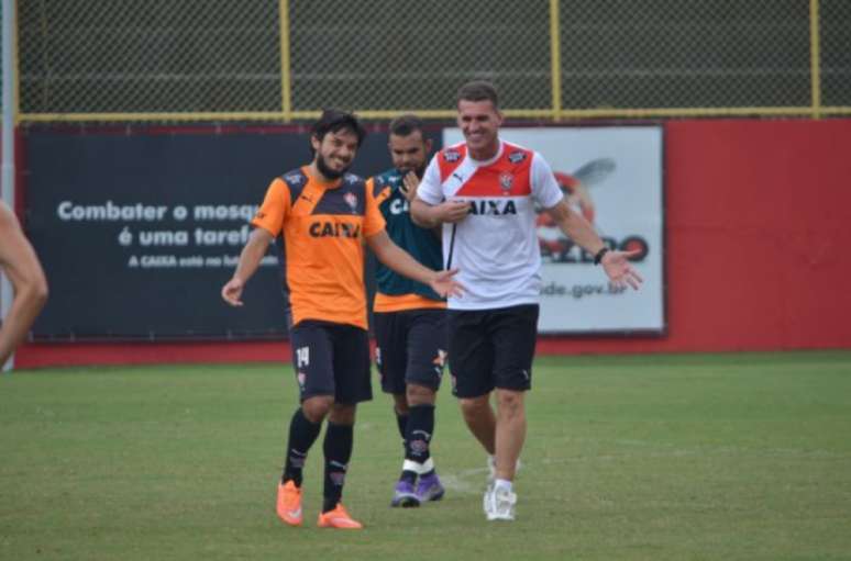 Mancini diz que não revelará quem vai ao campo contra o Santa Cruz (Foto:Divulgação/Site Oficial do Vitória)