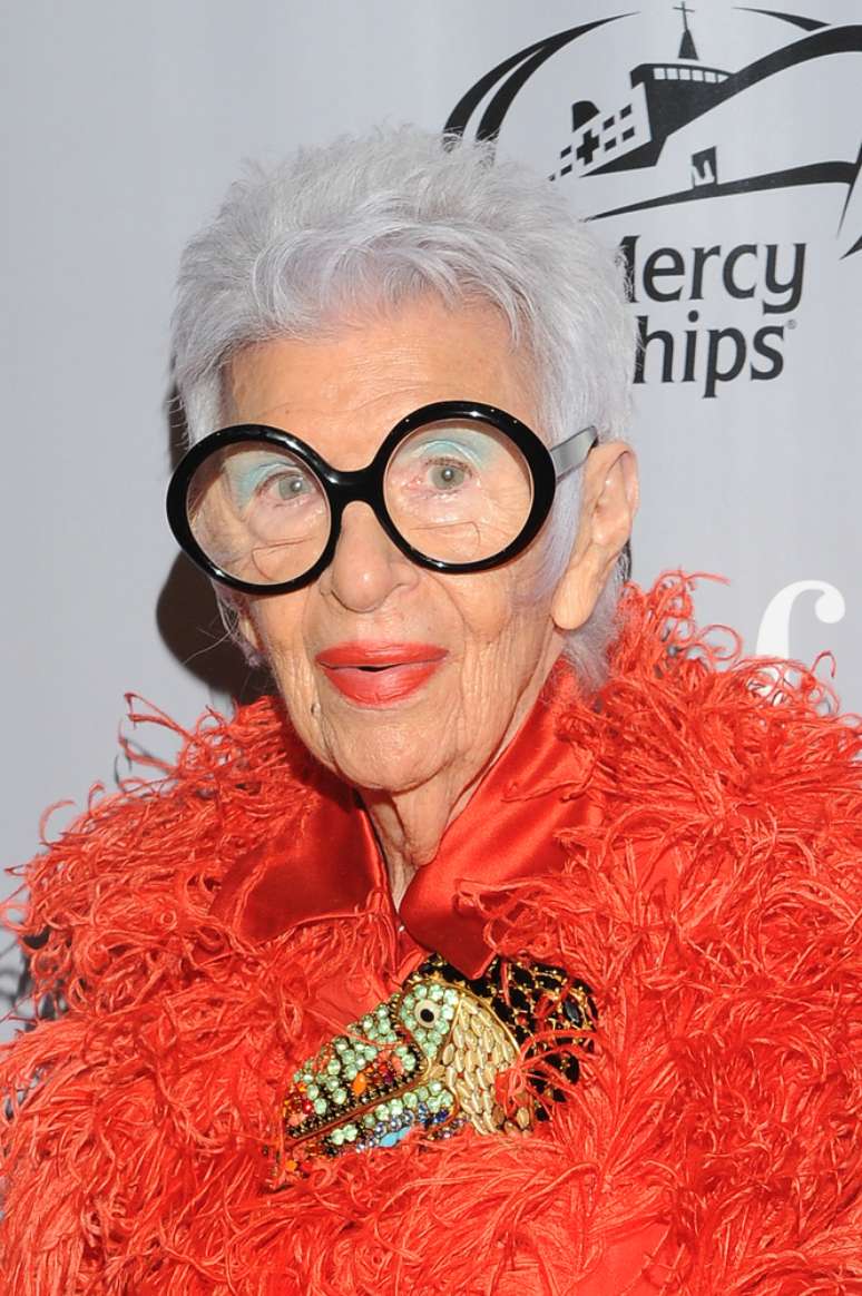 Iris Apfel acredita que a moda não contempla mulheres acima de 40 anos 