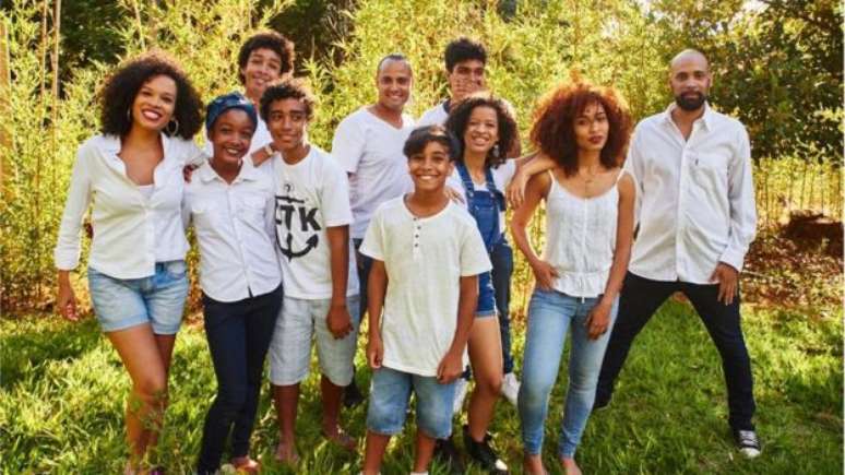 O filho de No&ecirc;mia, Noan, ao lado da nova gera&ccedil;&atilde;o da fam&iacute;lia Colonna