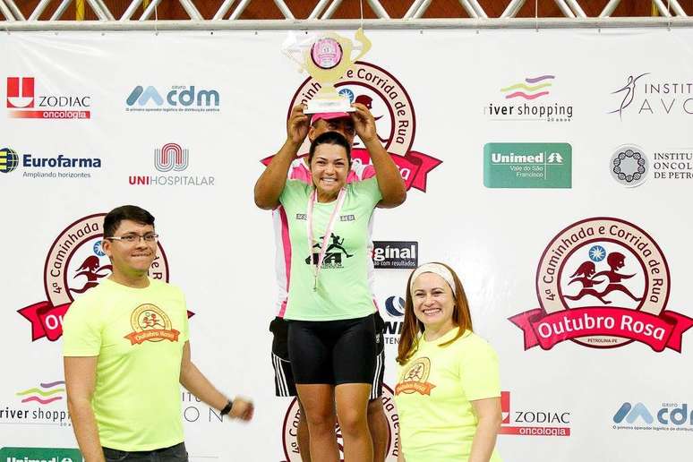 Em apenas um ano de corrida, conquistou diversas medalhas em provas de 100 metros