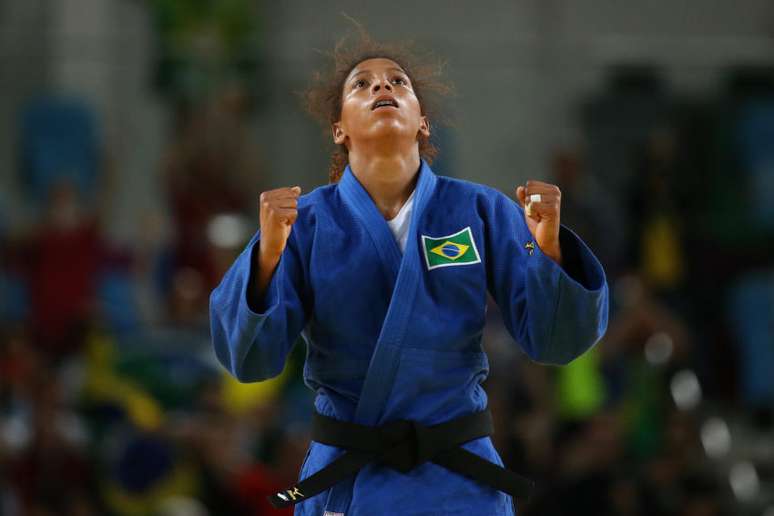 A judoca negra, homossexual, v&iacute;tima de racismo e vinda da Cidade de Deus deu ao Brasil o primeiro ouro ol&iacute;mpico de 2016, 