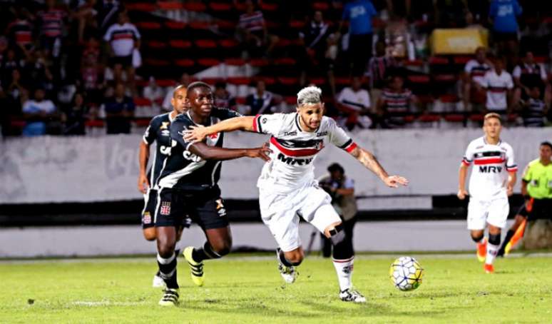 Jomar será novamente titular do Vasco no sábado (Foto: Carlos Ezequiel Vannoni/Ag)