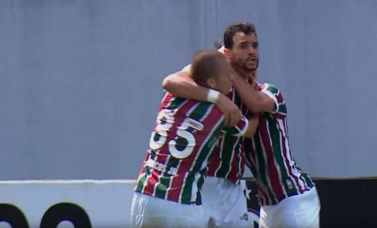 Henrique Dourado comemora gol diante do América-MG (Foto: reprodução/Premiere)