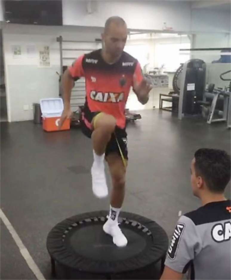 Diego Tardelli aprimorando a parte física na Cidade do Galo( Foto:Divulgação)