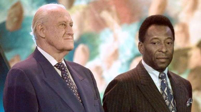 Com Pel&eacute; em 1998: ap&oacute;s deixar comando da Fifa, cartola manteve influ&ecirc;ncia