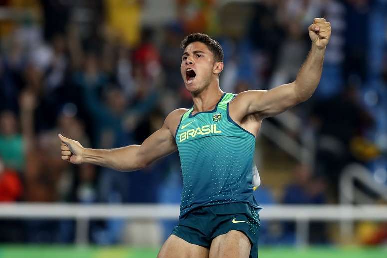 Thiago Braz faturou o ouro ao bater o recordista mundial e ainda marcou o recorde olímpico na disputa do salto com vara na Rio 2016