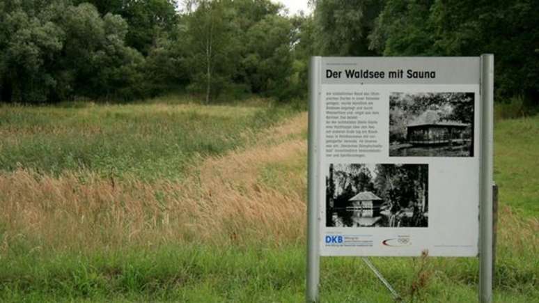 Sauna filandesa pegou fogo nos anos 60, e o lago artificial acabou secando
