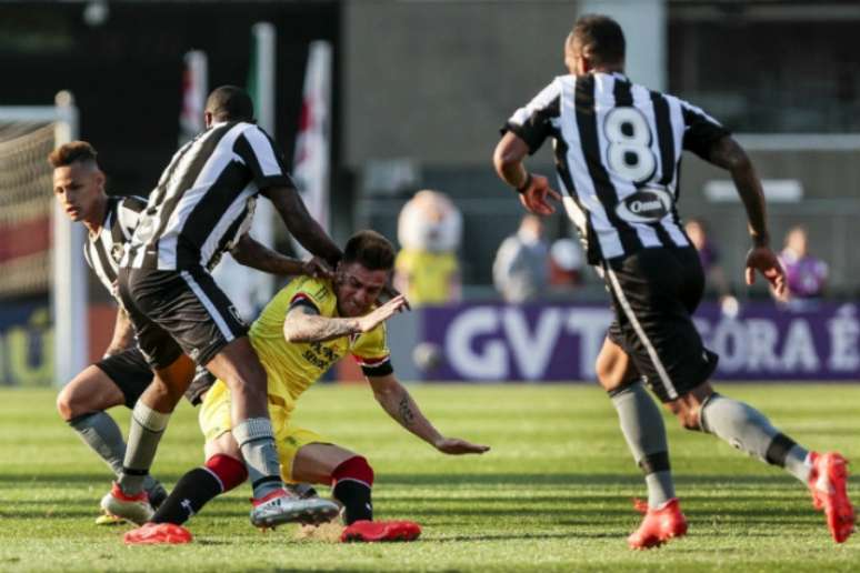 Pegada da marcação alvinegra foi bastante elogiada durante a partida do último domingo (Ale Cabral/Agif)