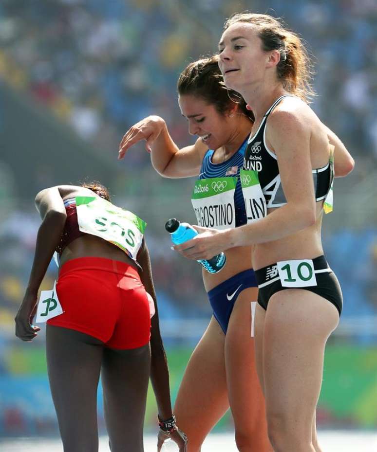 O incidente come&ccedil;ou quando a corrida estava perto dos 3 km do total de 5 km. D'Agostino e Hamblin colidiram e as duas ca&iacute;ram.