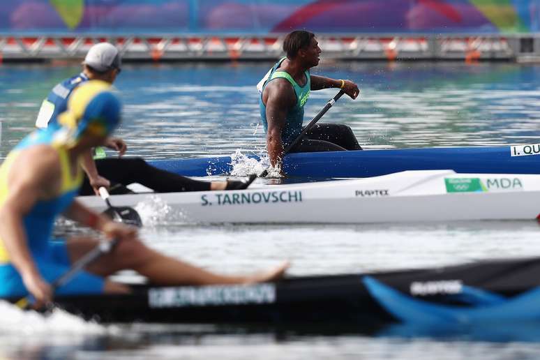 O canoísta brasileiro Isaquias Queiroz busca nesta quarta-feira sua segunda medalha na Rio 2016