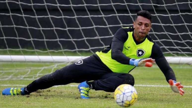 Sidão fazendo a defesa em atividade do Botafogo (Foto: Vitor Silva/SSPress/Botafogo)