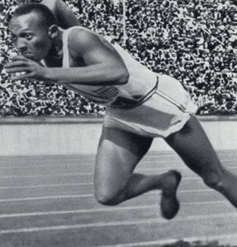 Jesse Owens, então com 23 anos, foi aos Jogos de Berlim 1936 não para bater um, mas quatro recordes olímpicos: 100 e 200 metros rasos, revezamento de 400 metros e salto em distância