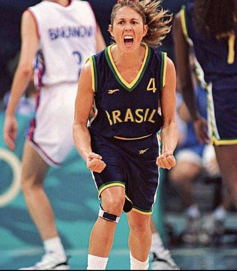 Hortência é a maior pontuadora da história da Seleção Brasileira de Basquete Feminino, com 3.160 pontos, marcaos em 127 partidas oficiais. Em todos os 5 mundiais dos quais participou, levou medalhas para casa, 2 delas de ouro.