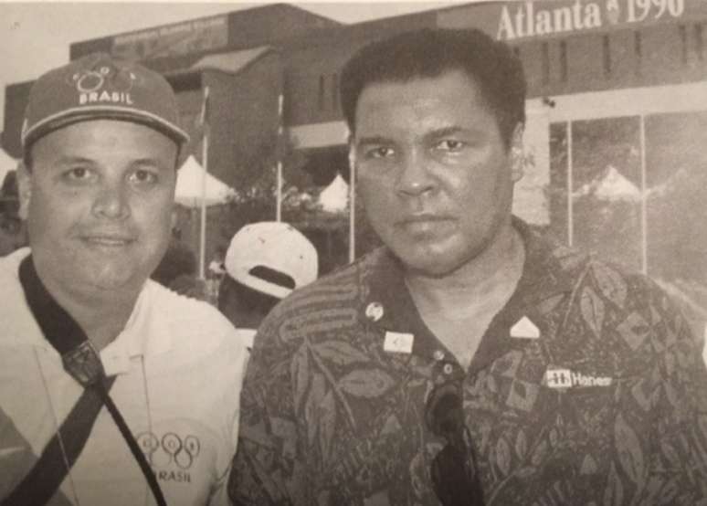 Labatut conheceu o ícone do pugilismo, Mohammad Ali, sem querer. A foto aconteceu quando o ex-atleta estava conhecendo a Vila Olímpica e foi abordado por um fotógrafo que perguntou se ele era atleta. Diante da confirmação, foi colocado ao lado de Ali e clicado!