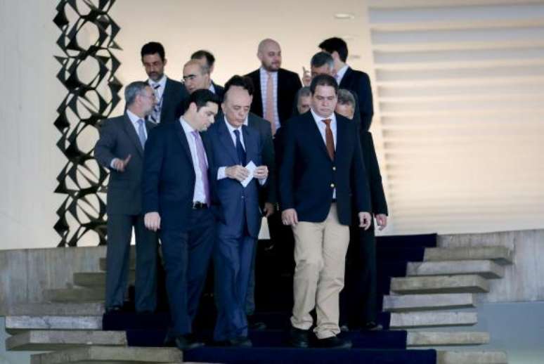 O ministro das Relações Exteriores, José Serra, ao lado de políticos venezuelanos de oposição a Nicolás Maduro 