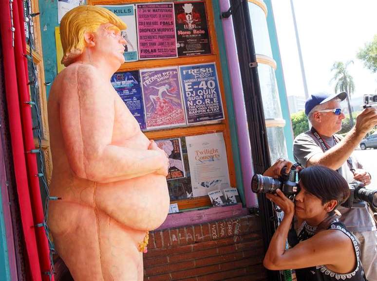 Estátua de Trump pelado aparece de várias cidades dos Estados Unidos