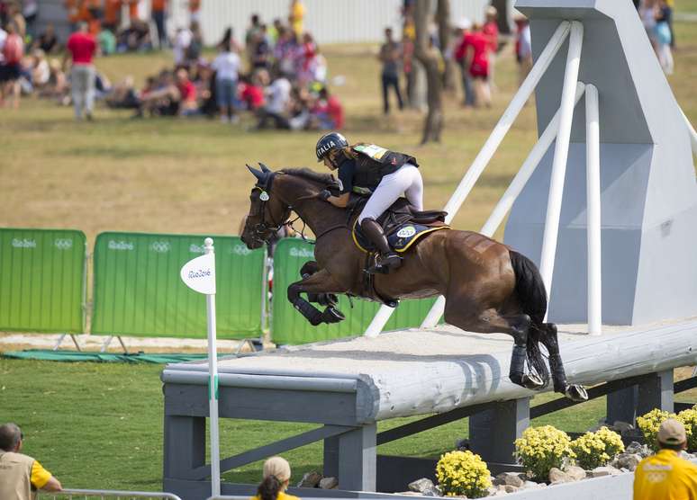 A amazona Arianna Schivo e seu cavalo, Quefira De L&#039;Ormeau, da Itália