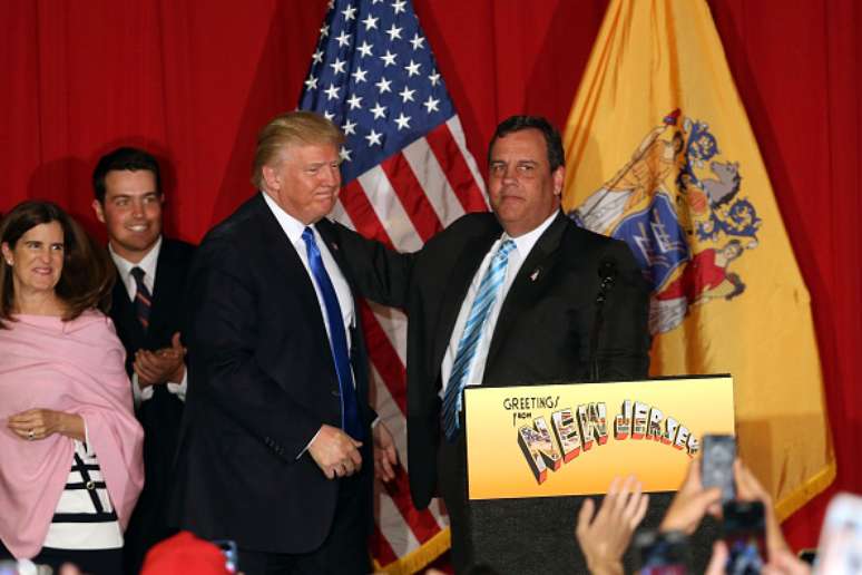 Candidato presidencial republicano Donald Trump ao lado do governador de Nova Jersey Chris Christie durante a campanha em 19 de maio de 2016.