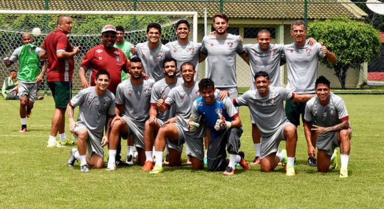 Equipe de Scarpa e Magno Alves foi a vencedora do rachão deste sábado, no CT do Sport (Foto: Mailson Santana/ Fluminense FC)