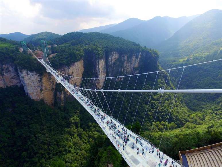 A ponte tem cerca de 430 metros de comprimento e custou mais de US$ 3 milhões