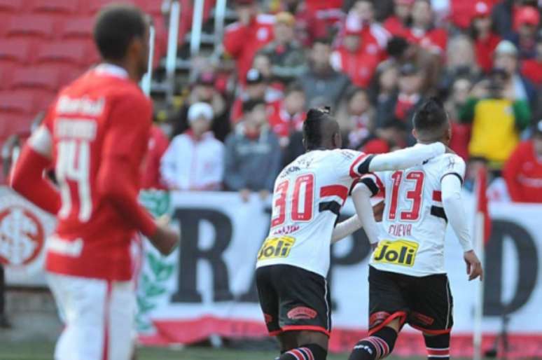 Cueva marcou de pênalti o gol são-paulino no empate em Porto Alegre (Foto: Ricardo Rímole/Lancepress!)