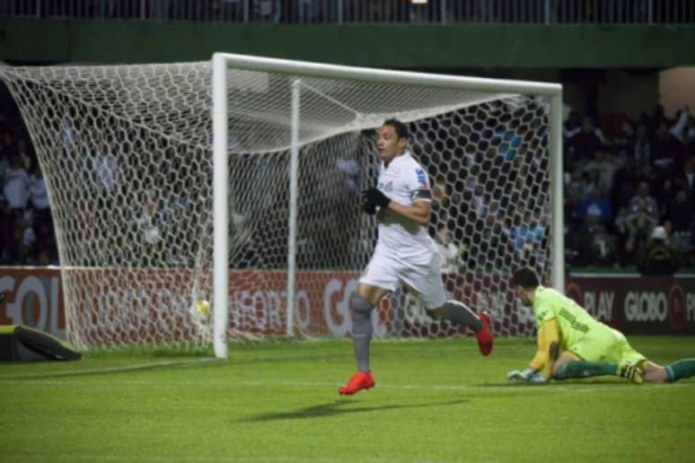 Oliveira marcou no primeiro tempo, mas Santos não segurou vitória e perdeu (Foto: Guilherme Artigas/Lancepress!)