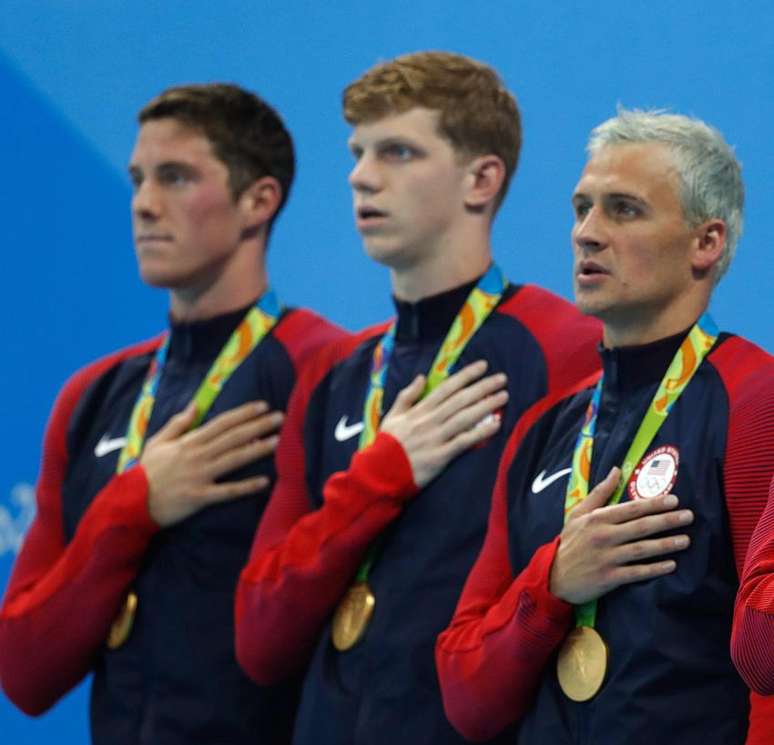 Nadador americano Ryan Lochte diz ter sido vítima de assalto, mas denúncia se revelou falsa

