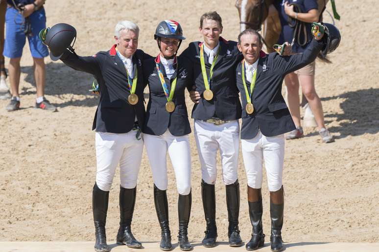 Equipe francesa ganhadora do ouro no Salto