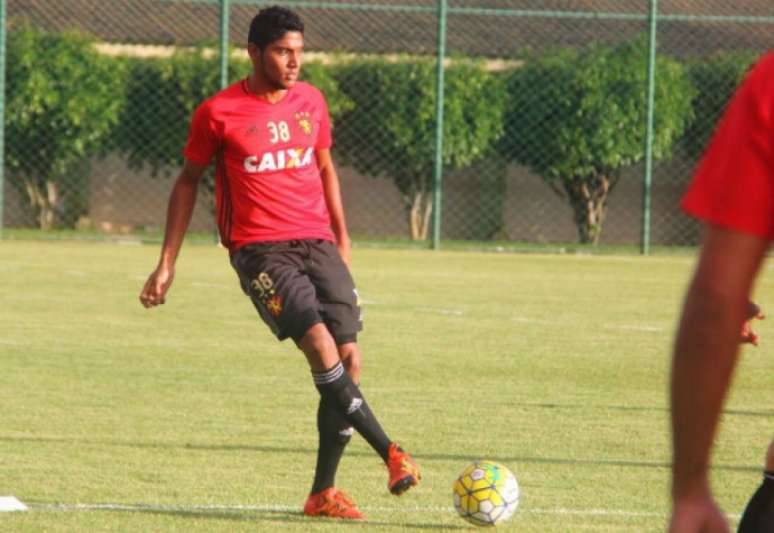Atacante estreou pelo Sport na derrota por 3 a 0 para o Botafogo (Foto: Williams Aguiar/Sport Club do Recife)