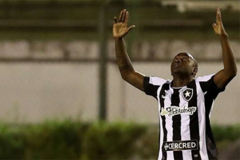 Sassá comemorando um dos seus gols na vitória do último sábado (Foto: Vitor Silva/ SS Press/Botafogo)