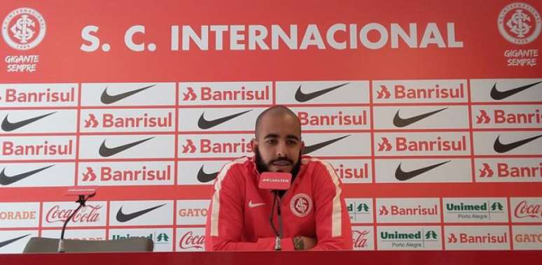 Goleiro falo na manhã desata terça, no CT Parque Gigante (Foto: Reprodução / Twitter do Internacional)