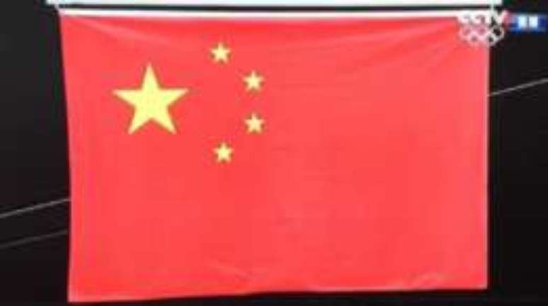 Detalhe da bandeira chinesa errada exibida no penúltimo dia dos Jogos do Rio