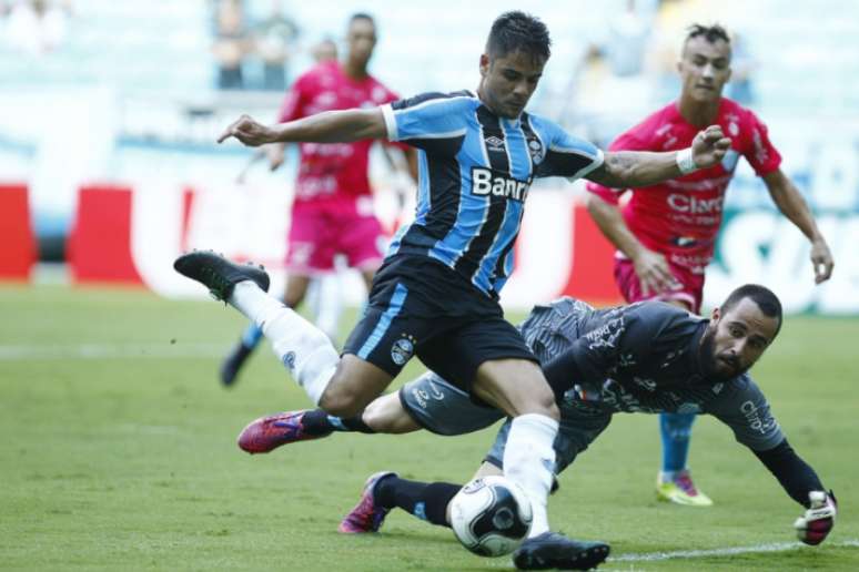 Henrique Almeida até marcou (Foto: Lucas Uebel/Grêmio)