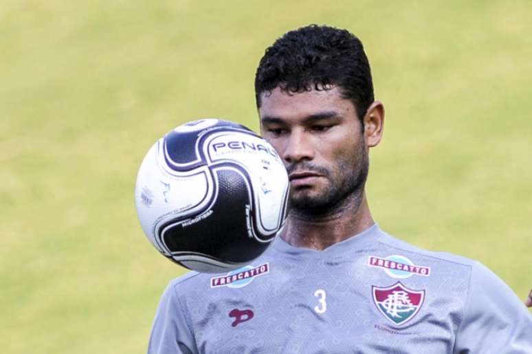 Gum veste a camisa 3 no Fluminense (Foto: Marcelo Cortes/Fotoarena/Lancepress!)