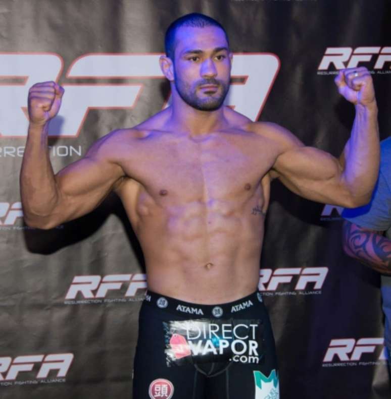 Davi Ramos comemora volta vitoriosa ao MMA(FOTO: Divulgação)