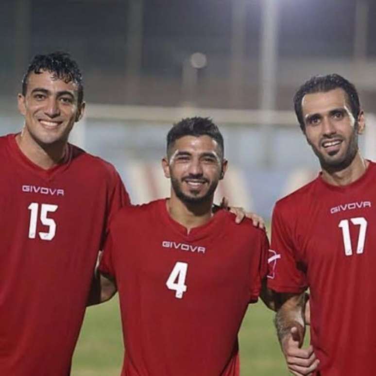 Everton (à esquerda) está no futebol do Bahrein (Foto: Divulgação / Manama Club)